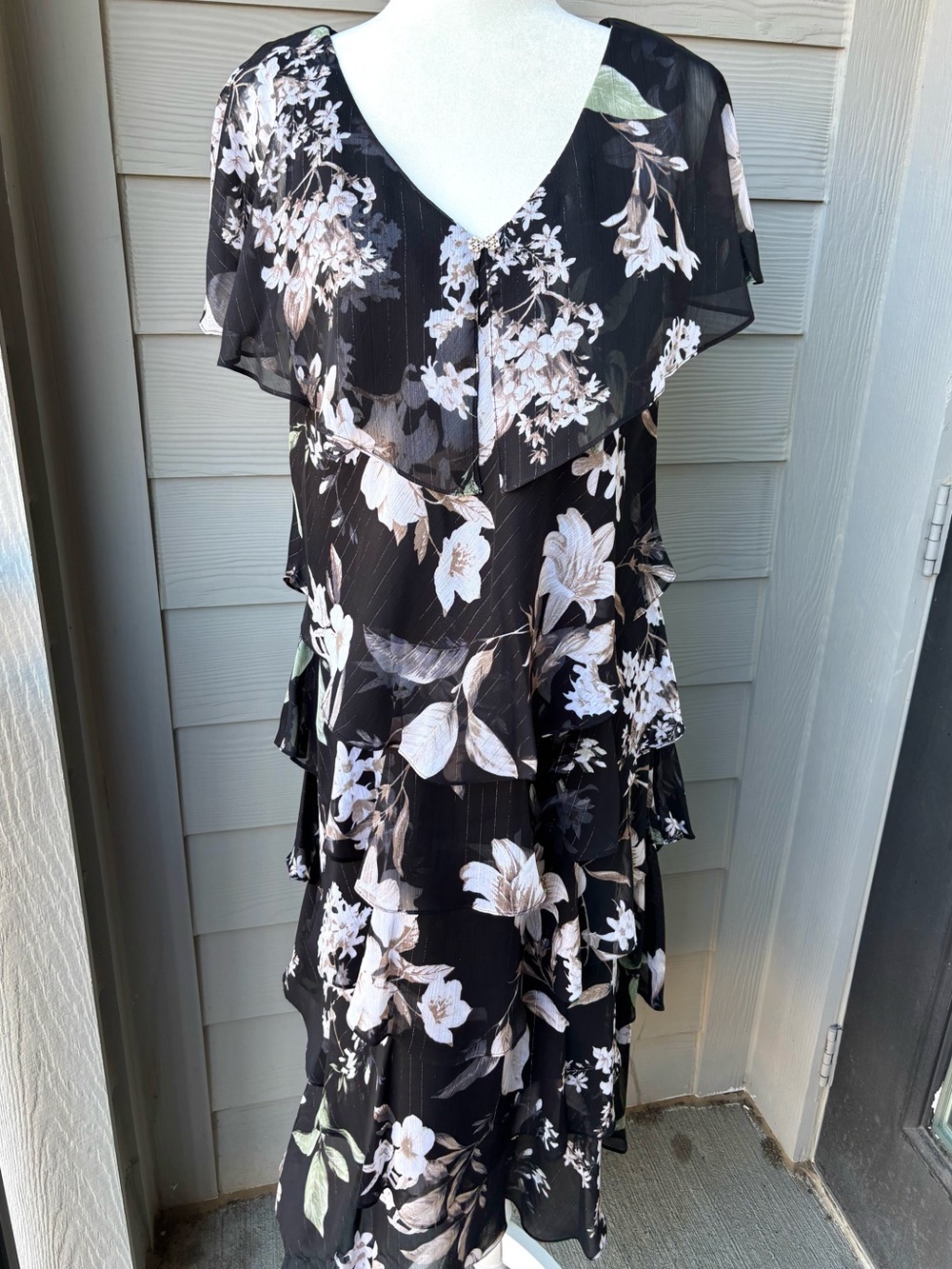 SLNY Black Floral Chiffon Tiered Cocktail Dress Size 10